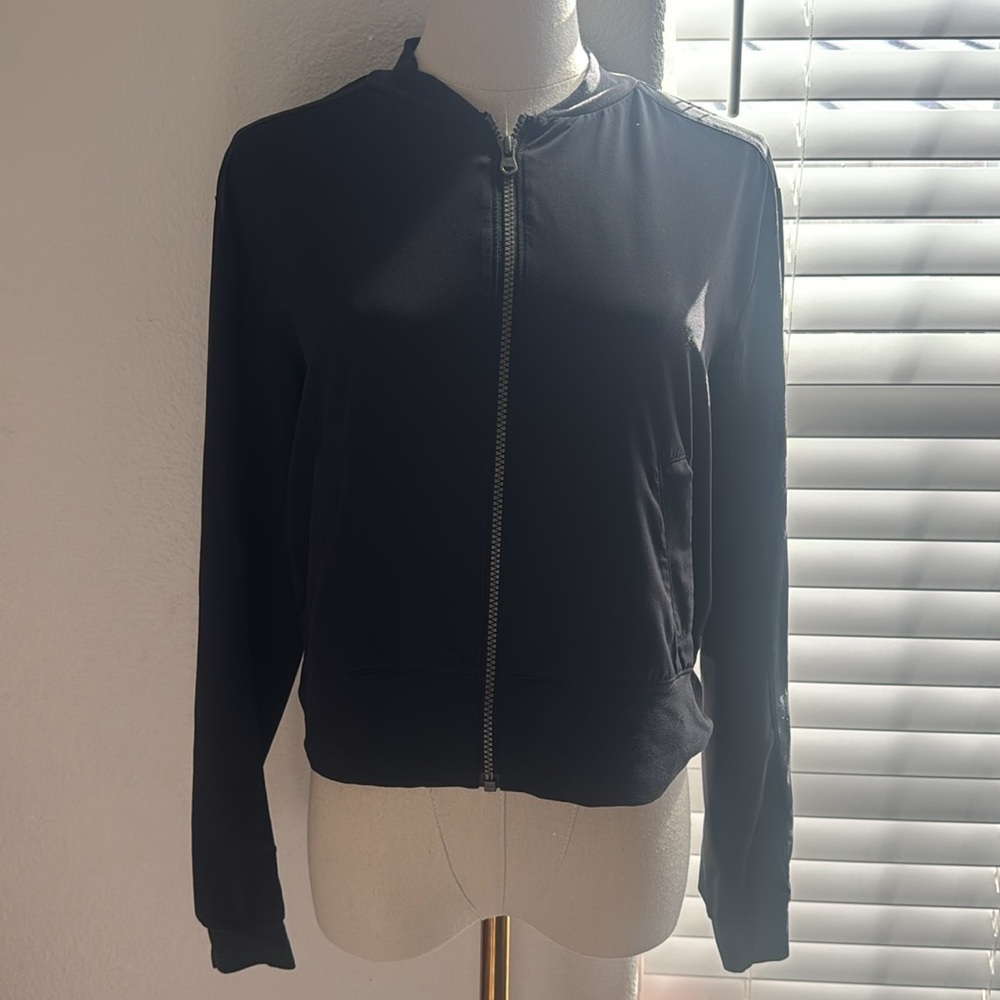 Lucy Black Cropped Long Sleeve Zip Up Size Small